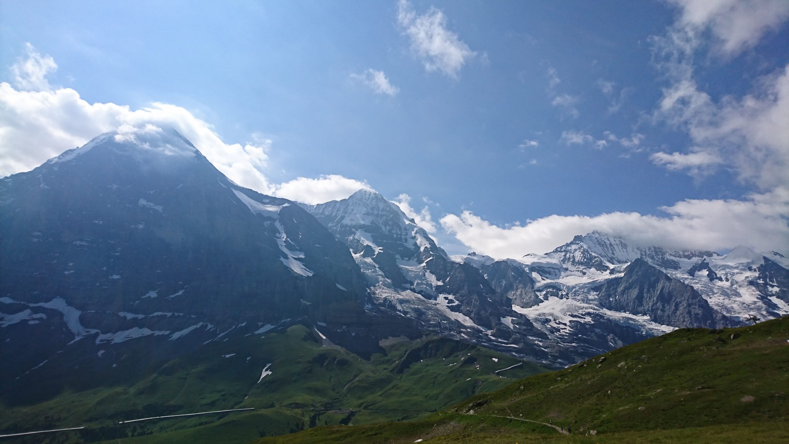 メンリッヒェン アイガーの絶景と高山植物を堪能できる アルプスの人気ハイキングコース Slow Travel Swiss Alps
